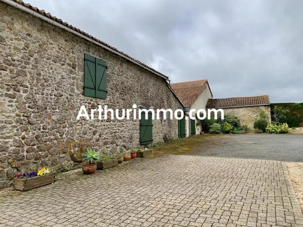 Vente                                                      Propriété
                        
                     8 pièces                      233 m2                     à Nueil-les-Aubiers