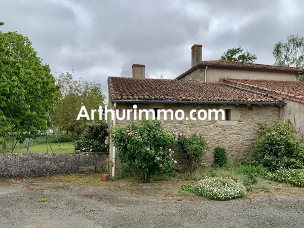 Vente                                                      Propriété
                        
                     8 pièces                      233 m2                     à Nueil-les-Aubiers
