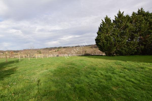 Maison de plain pied avec grand terrain !