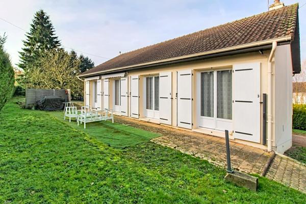 Maison sur sous sol avec vue et grand terrain