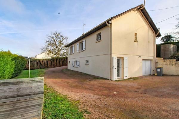 Maison sur sous sol avec vue et grand terrain