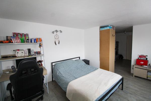 Maison sur sous sol avec vue et grand terrain