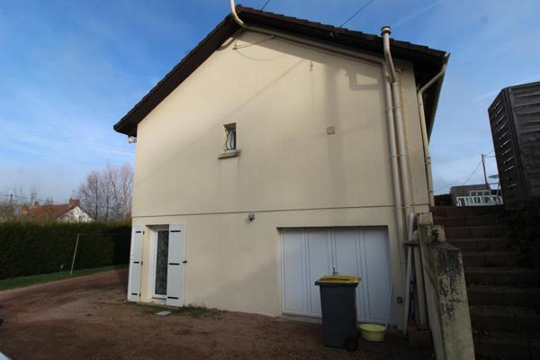 Maison sur sous sol avec vue et grand terrain
