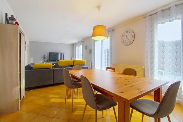 Maison sur sous sol avec vue et grand terrain