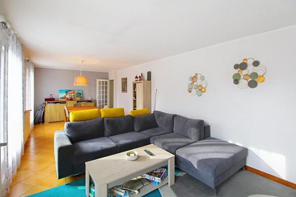 Maison sur sous sol avec vue et grand terrain