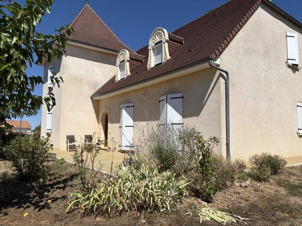À vendre - Maison traditionnelle, 5 pièces située à Terrasson-Lavilledieu (24120)