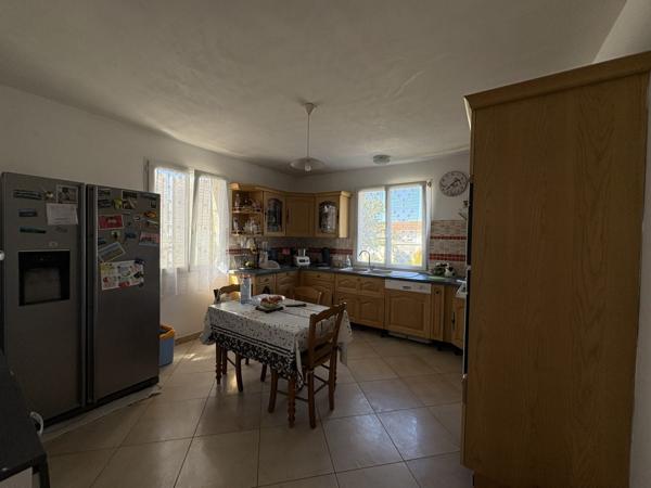 À vendre - Maison traditionnelle, 5 pièces située à Terrasson-Lavilledieu (24120)