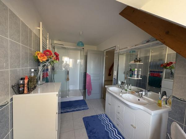 À vendre - Maison traditionnelle, 5 pièces située à Terrasson-Lavilledieu (24120)