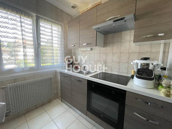 PROCHE CHU ET PLACE DU 30 OCTOBRE.