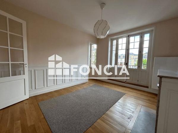 Location Appartement 3 pièces 65 m² - 5 PLACE DE LA REPUBLIQUE Rethel 08300