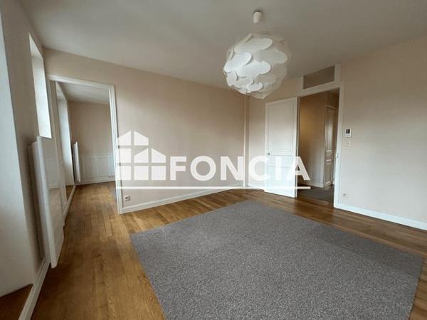 Location Appartement 3 pièces 65 m² - 5 PLACE DE LA REPUBLIQUE Rethel 08300