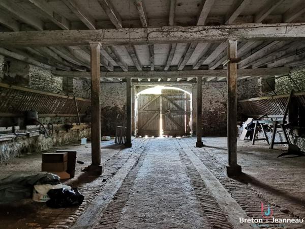 Ancien Corps de ferme sur 2 ha 42 à Villaines La Juhel