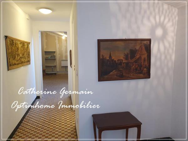 A vendre maison de village avec terrasse et garage au cœur d’Azille – A découvrir.