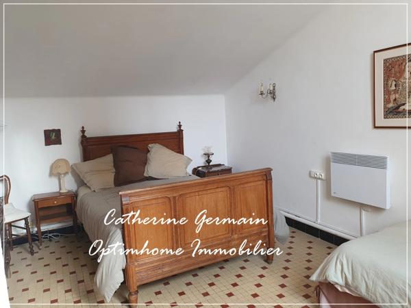 A vendre maison de village avec terrasse et garage au cœur d’Azille – A découvrir.