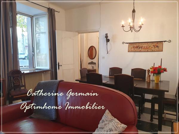 A vendre maison de village avec terrasse et garage au cœur d’Azille – A découvrir.