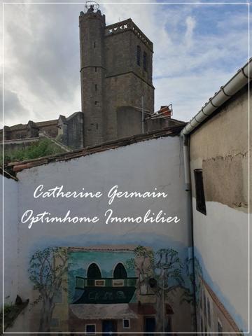 A vendre maison de village avec terrasse et garage au cœur d’Azille – A découvrir.