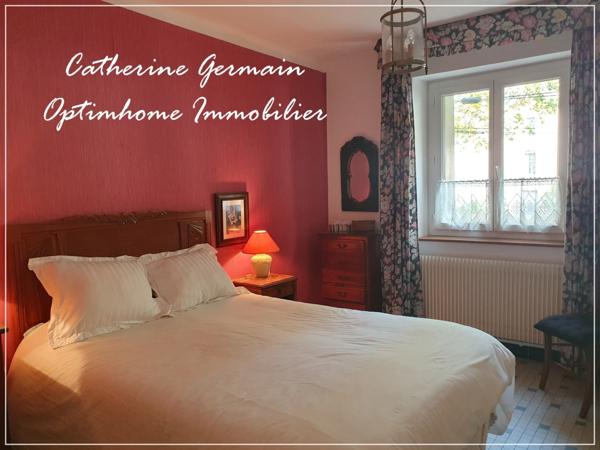 A vendre maison de village avec terrasse et garage au cœur d’Azille – A découvrir.