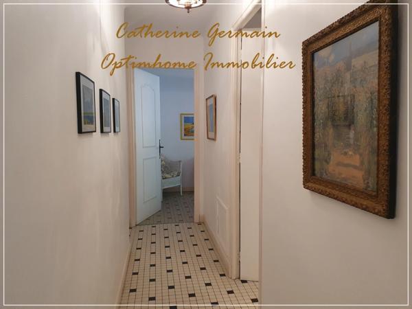 A vendre maison de village avec terrasse et garage au cœur d’Azille – A découvrir.