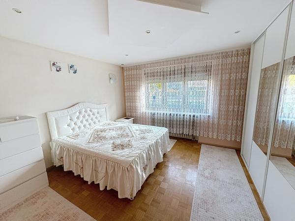 MAISON BI-FAMILLE AVEC JARDIN