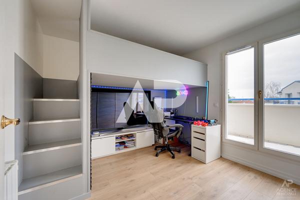 Appartement Rueil Malmaison 5 pièce(s) 109.70 m2 €895 000 ** - Référence 19855