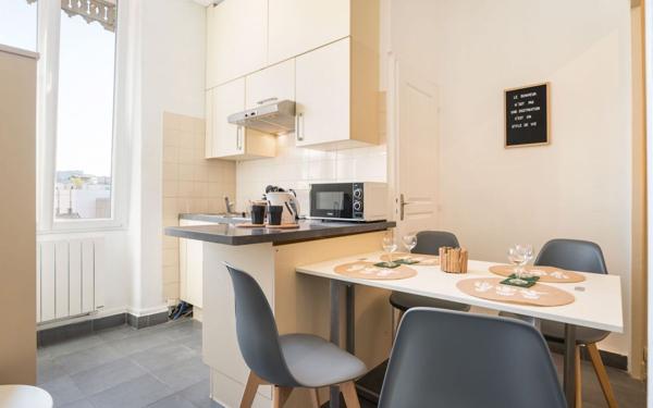 Appartement à vendre    2 pièces • 29,68 m2 Lyon 3