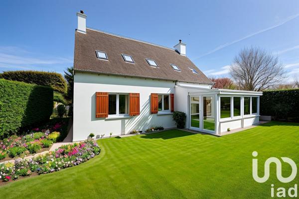 Maison traditionnelle 7 pièces de 126 m² à Ploubalay (22650)