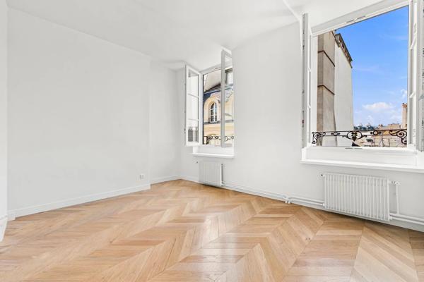À vendre – Paris 4 – Rue Vieille-du-Temple – 124 m² – 3 chambres – Immeuble XVIII? siècle