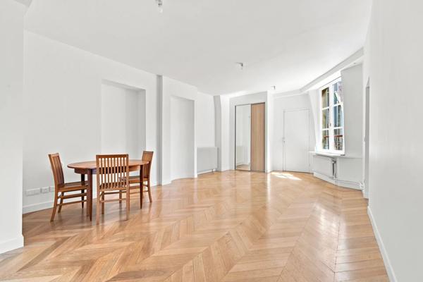 À vendre – Paris 4 – Rue Vieille-du-Temple – 124 m² – 3 chambres – Immeuble XVIII? siècle