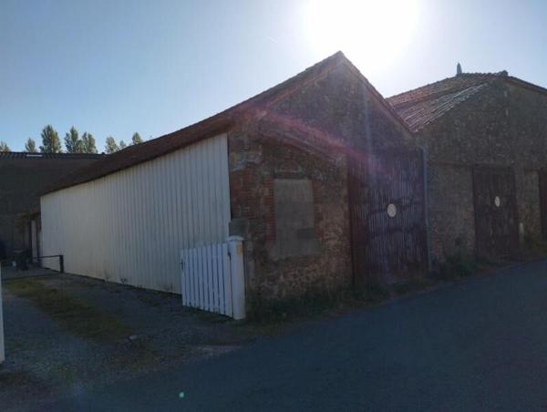 BOURNEZEAU GRANGE A VENDRE