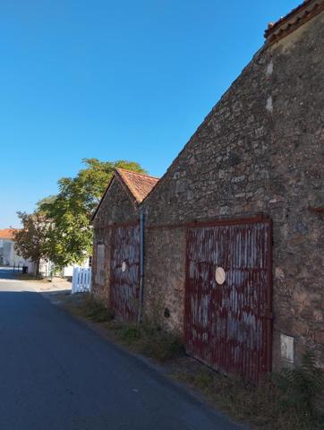 BOURNEZEAU GRANGE A VENDRE