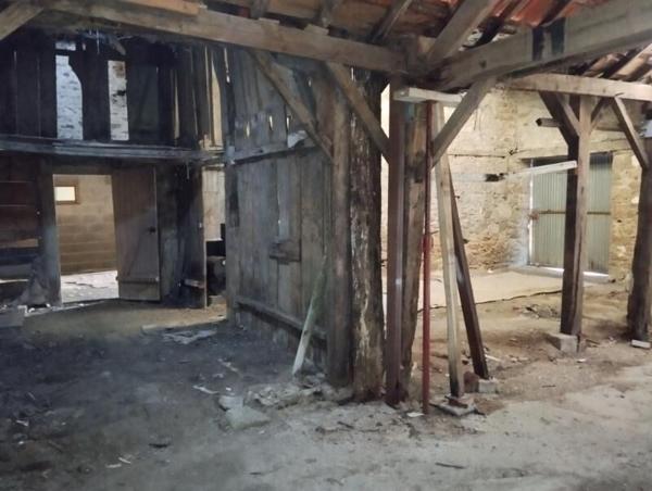 BOURNEZEAU GRANGE A VENDRE