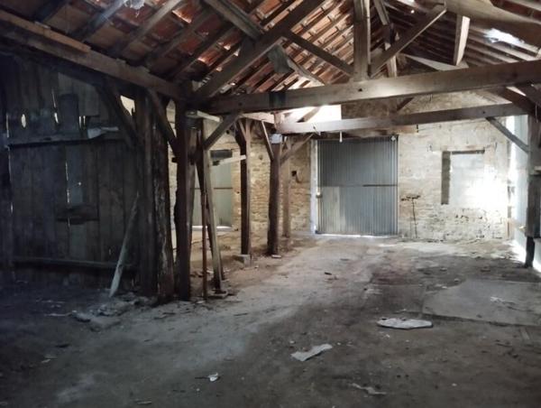 BOURNEZEAU GRANGE A VENDRE