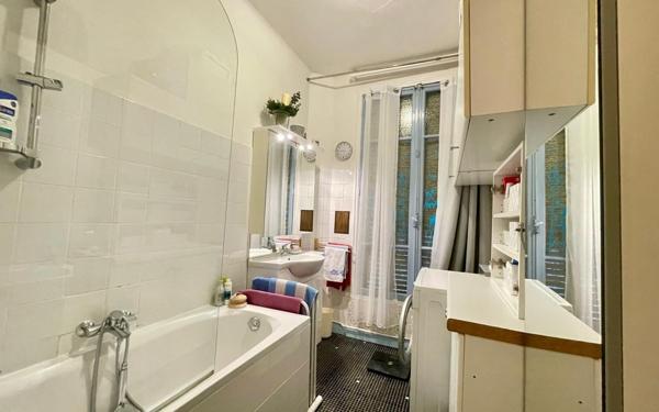 Appartement à vendre    3 pièces • 66,78 m2 Paris 17