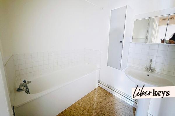 Studio 32 m2 - balcon - parking 