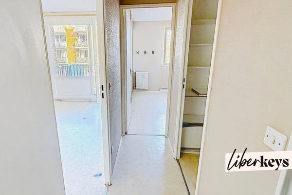 Studio 32 m2 - balcon - parking 