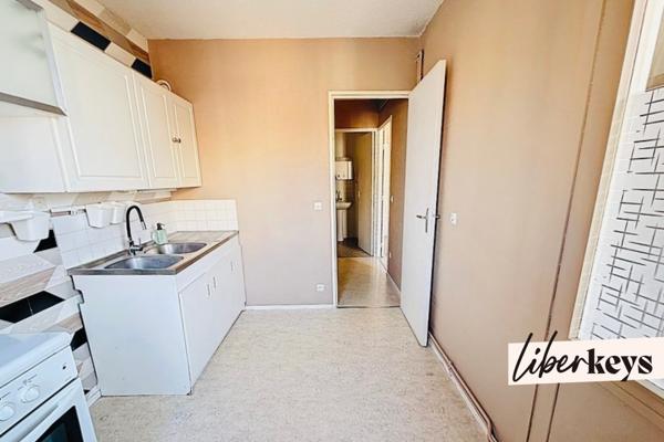 Studio 32 m2 - balcon - parking 