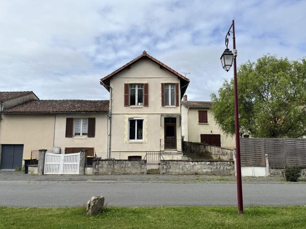 Maison à vendre 54 800 € Lessac 4 p 98,1 m² DPE F