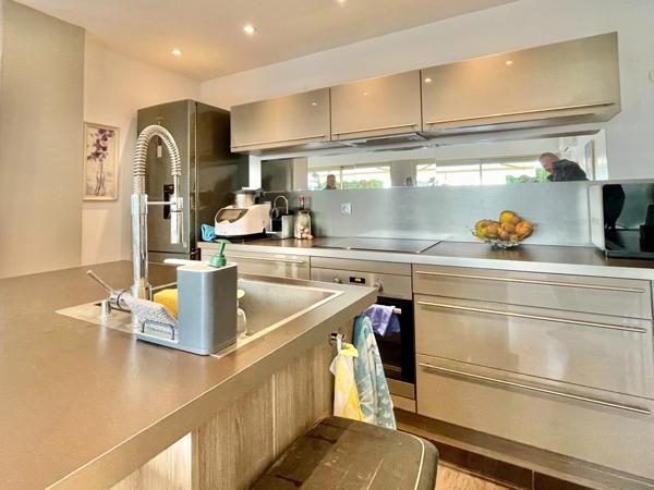 Appartement à vendre 3 pièces dans résidence de prestige à CANNES (06) avec échappée mer