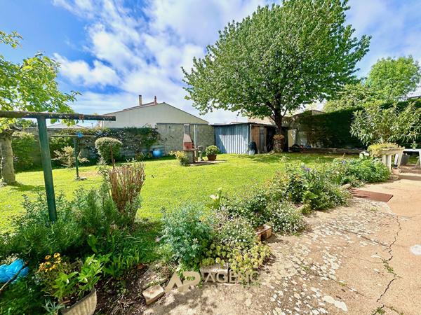 Maison Périgny centre - 3 chambres - 90 m² + 40 m² aménageables - Terrain 574 m² 345 000 € **  - Référence  MR717D