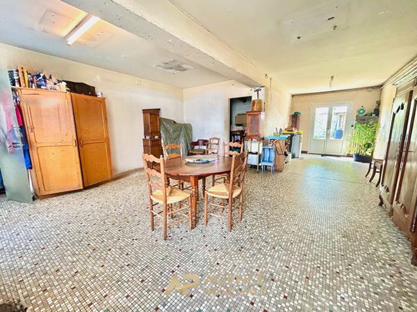 Maison Périgny centre - 3 chambres - 90 m² + 40 m² aménageables - Terrain 574 m² 345 000 € **  - Référence  MR717D
