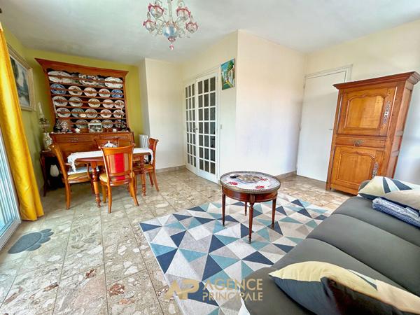 Maison Périgny centre - 3 chambres - 90 m² + 40 m² aménageables - Terrain 574 m² 345 000 € **  - Référence  MR717D