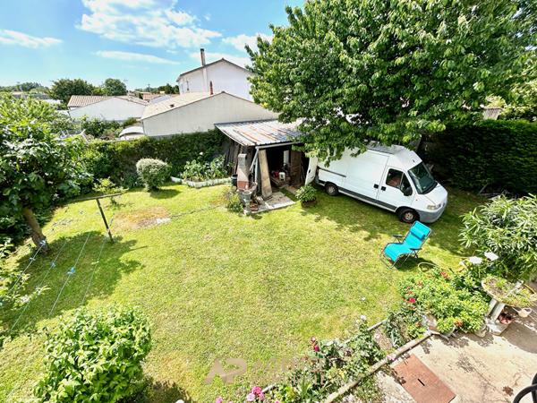 Maison Périgny centre - 3 chambres - 90 m² + 40 m² aménageables - Terrain 574 m² 345 000 € **  - Référence  MR717D