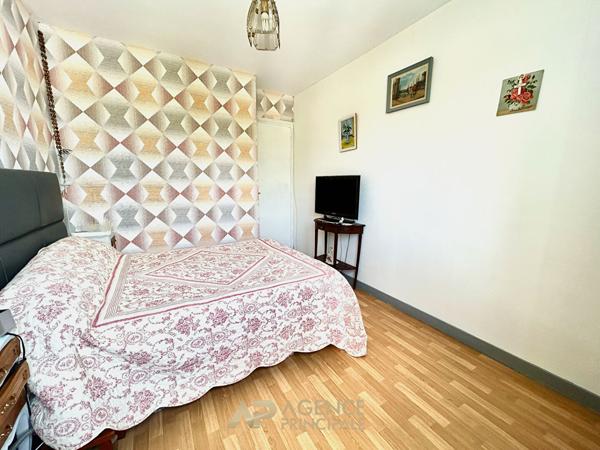 Maison Périgny centre - 3 chambres - 90 m² + 40 m² aménageables - Terrain 574 m² 345 000 € **  - Référence  MR717D