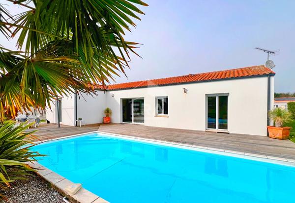 BELLE MAISON COMTEMPORAINE - PLAIN-PIED - CALME - PISCINE