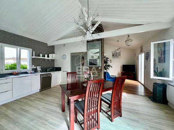 BELLE MAISON COMTEMPORAINE - PLAIN-PIED - CALME - PISCINE