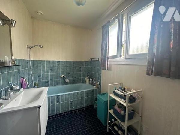 A VENDRE Maison individuelle de 1974, à AMFREVILLE-LA-MI-VOIE (à proximité de MESNIL-ESNARD), d...