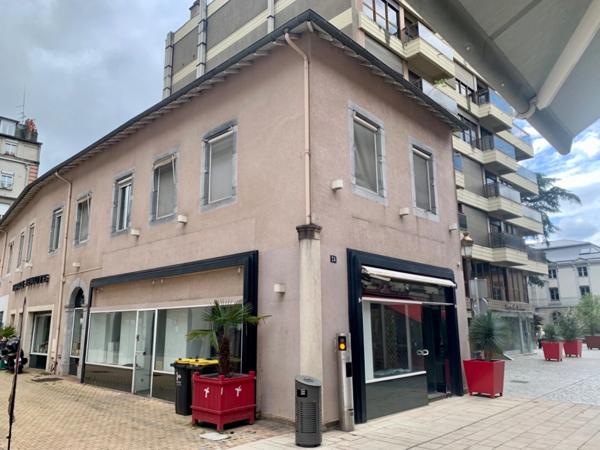 Dpt Hautes Pyrénées (65), à vendre TARBES CENTRE VILLE - immeuble de rapport