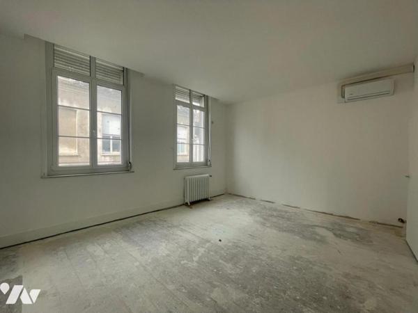 CAMBRAI HYPER-CENTRE – Prestigieuse Demeure Bourgeoise de 1930 (374 m²) | DPE C (PAC) | Jardin & Pot