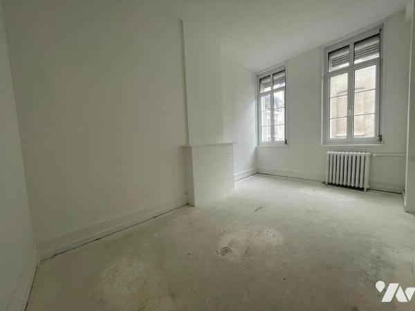CAMBRAI HYPER-CENTRE – Prestigieuse Demeure Bourgeoise de 1930 (374 m²) | DPE C (PAC) | Jardin & Pot