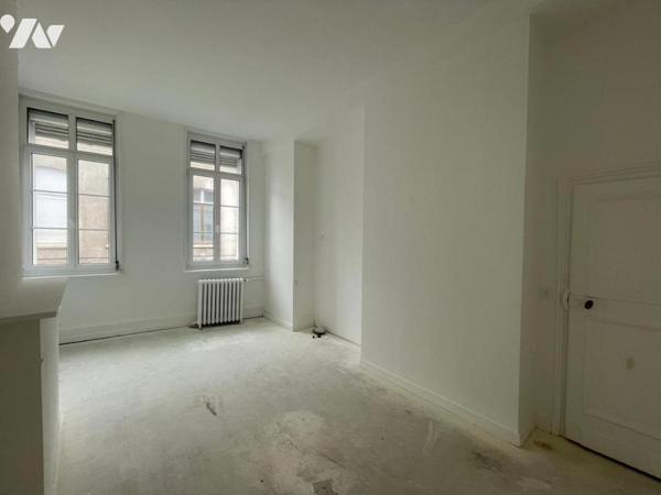 CAMBRAI HYPER-CENTRE – Prestigieuse Demeure Bourgeoise de 1930 (374 m²) | DPE C (PAC) | Jardin & Pot
